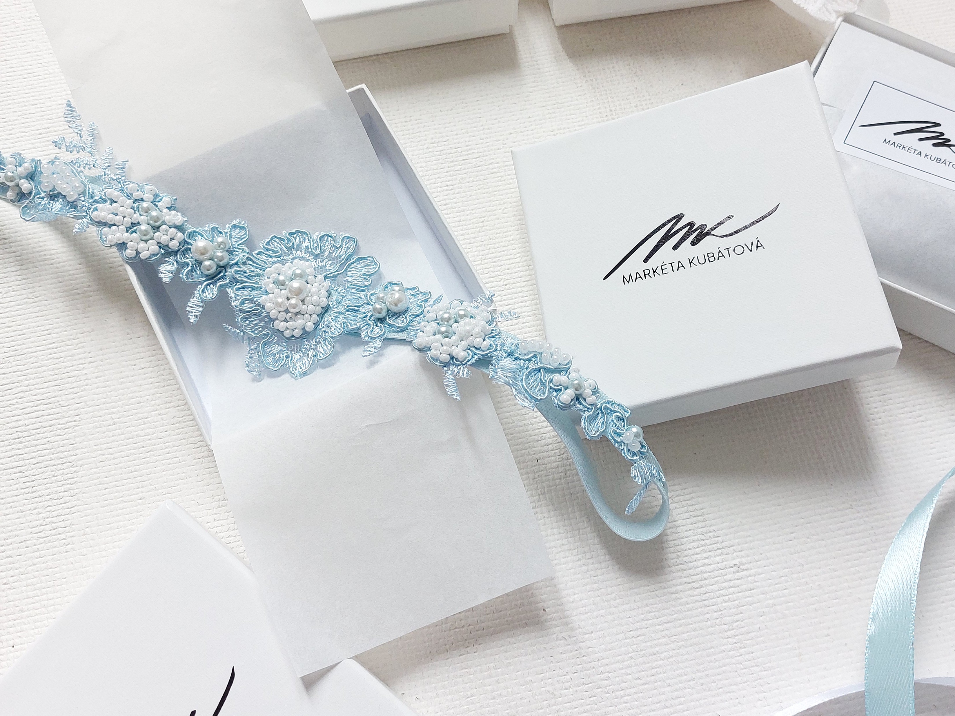 modrý_svatební_podvazek